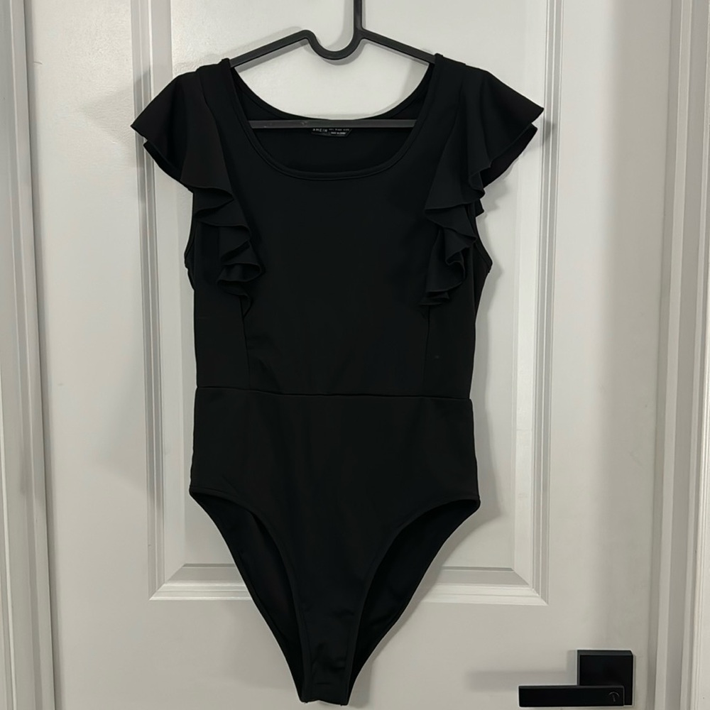 Black ruffle sleeve body suit